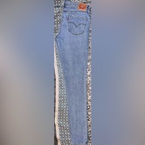 711 Light Wash Skinny Jeans